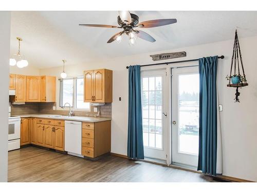 9309 61 Avenue, Grande Prairie, AB - Indoor Photo Showing Kitchen