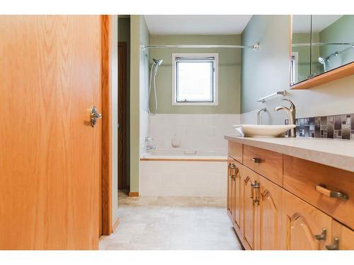 9309 61 Avenue, Grande Prairie, AB - Indoor Photo Showing Bathroom