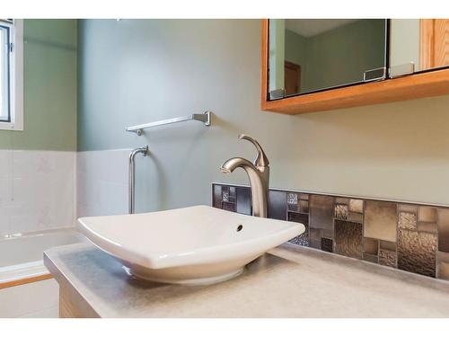 9309 61 Avenue, Grande Prairie, AB - Indoor Photo Showing Bathroom