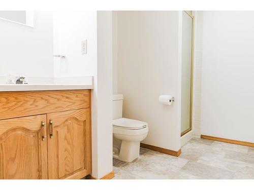 9309 61 Avenue, Grande Prairie, AB - Indoor Photo Showing Bathroom