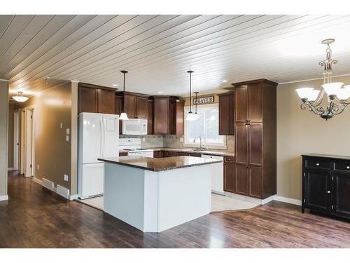 #77, 710072 Highway 40, Rural Grande Prairie No. 1, County Of, AB - Indoor Photo Showing Kitchen