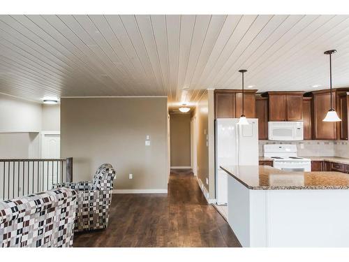 #77, 710072 Highway 40, Rural Grande Prairie No. 1, County Of, AB - Indoor Photo Showing Kitchen