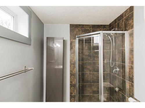 #77, 710072 Highway 40, Rural Grande Prairie No. 1, County Of, AB - Indoor Photo Showing Bathroom