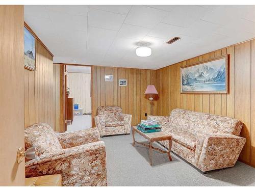 9642 Hillcrest Drive, Grande Prairie, AB - Indoor Photo Showing Living Room