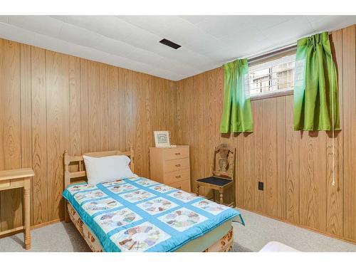 9642 Hillcrest Drive, Grande Prairie, AB - Indoor Photo Showing Bedroom