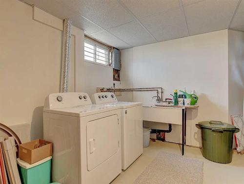 9642 Hillcrest Drive, Grande Prairie, AB - Indoor Photo Showing Laundry Room