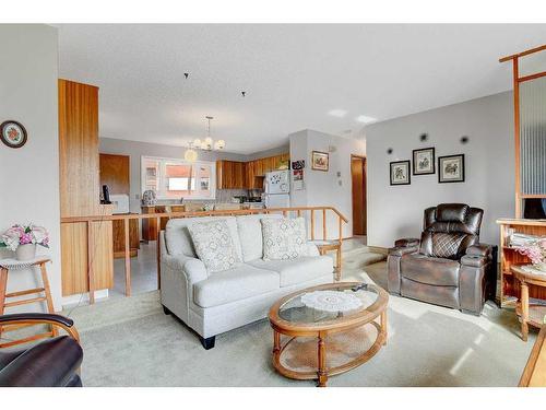 9642 Hillcrest Drive, Grande Prairie, AB - Indoor Photo Showing Living Room