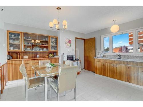 9642 Hillcrest Drive, Grande Prairie, AB - Indoor Photo Showing Dining Room