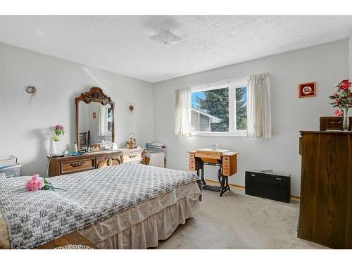 9642 Hillcrest Drive, Grande Prairie, AB - Indoor Photo Showing Bedroom