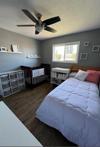 4622 49 Street, Rycroft, AB - Indoor Photo Showing Bedroom