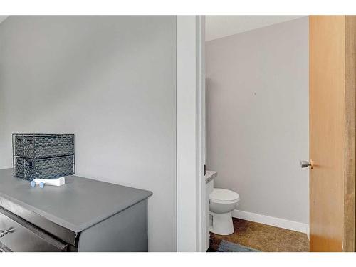 9223 97 Avenue, Grande Prairie, AB - Indoor Photo Showing Bathroom