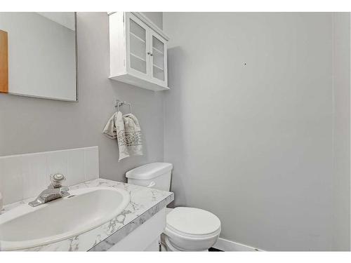 9223 97 Avenue, Grande Prairie, AB - Indoor Photo Showing Bathroom