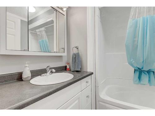 9223 97 Avenue, Grande Prairie, AB - Indoor Photo Showing Bathroom