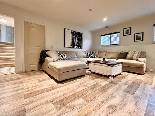 12821 Crystal Lake Drive, Grande Prairie, AB - Indoor Photo Showing Living Room