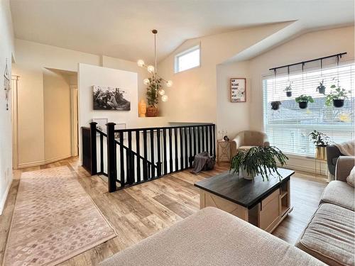 12821 Crystal Lake Drive, Grande Prairie, AB - Indoor Photo Showing Living Room