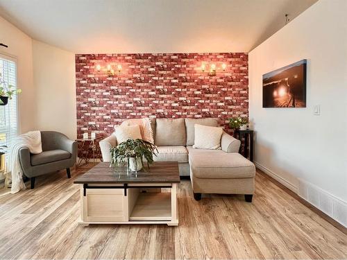 12821 Crystal Lake Drive, Grande Prairie, AB - Indoor Photo Showing Living Room