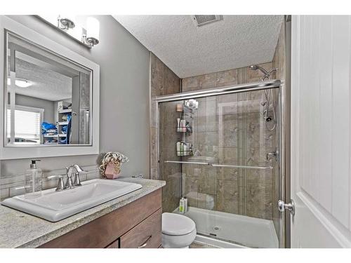 9535 92 Street, Wembley, AB - Indoor Photo Showing Bathroom