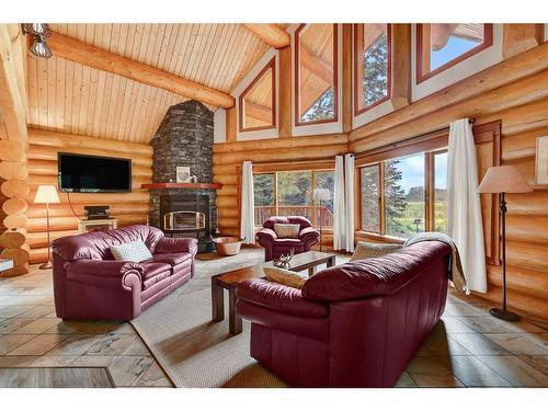 18-713072 Range Road 51, Rural Grande Prairie No. 1, County Of, AB - Indoor Photo Showing Living Room With Fireplace