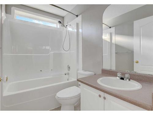 9221 115 Avenue, Grande Prairie, AB - Indoor Photo Showing Bathroom