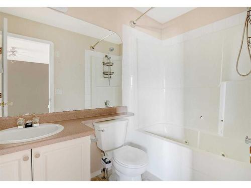 9221 115 Avenue, Grande Prairie, AB - Indoor Photo Showing Bathroom