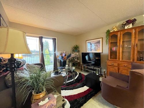 302-4646 55Th Avenue, High Prairie, AB - Indoor Photo Showing Living Room