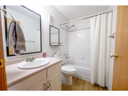 10644 76 Avenue, Grande Prairie, AB - Indoor Photo Showing Bathroom