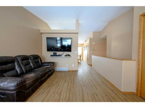 10644 76 Avenue, Grande Prairie, AB - Indoor Photo Showing Living Room