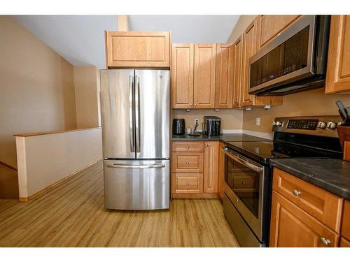 10644 76 Avenue, Grande Prairie, AB - Indoor Photo Showing Kitchen