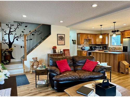 125 Monias Drive, Rural Big Lakes County, AB - Indoor Photo Showing Living Room