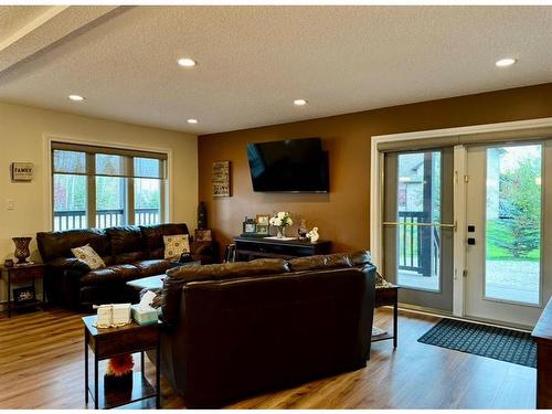 125 Monias Drive, Rural Big Lakes County, AB - Indoor Photo Showing Living Room