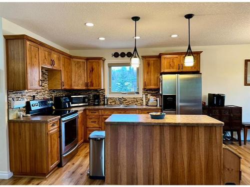 125 Monias Drive, Rural Big Lakes County, AB - Indoor Photo Showing Kitchen