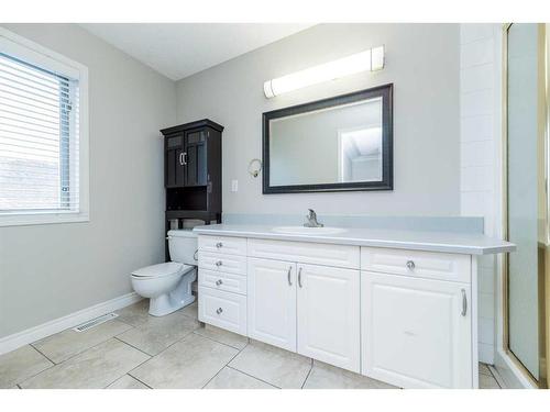 9326 Wedgewood Drive, Wedgewood, AB - Indoor Photo Showing Bathroom