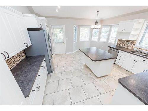 9326 Wedgewood Drive, Wedgewood, AB - Indoor Photo Showing Kitchen