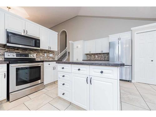 9326 Wedgewood Drive, Wedgewood, AB - Indoor Photo Showing Kitchen With Stainless Steel Kitchen