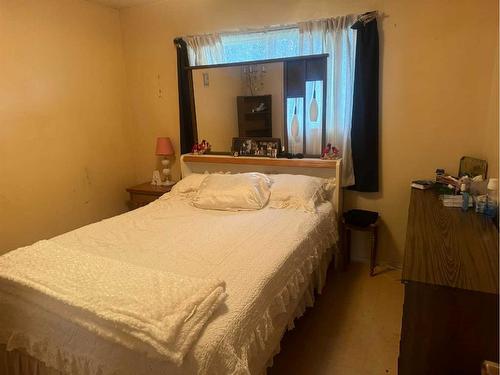 4912 52 Street, Grimshaw, AB - Indoor Photo Showing Bedroom