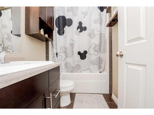 7105 88 Street, Grande Prairie, AB - Indoor Photo Showing Bathroom