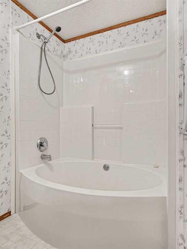 221 Mawdsley Crescent, Grande Cache, AB - Indoor Photo Showing Bathroom