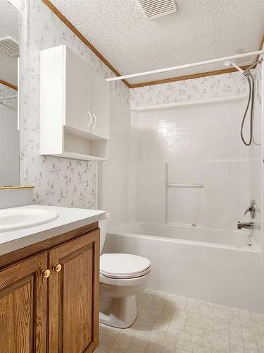 221 Mawdsley Crescent, Grande Cache, AB - Indoor Photo Showing Bathroom