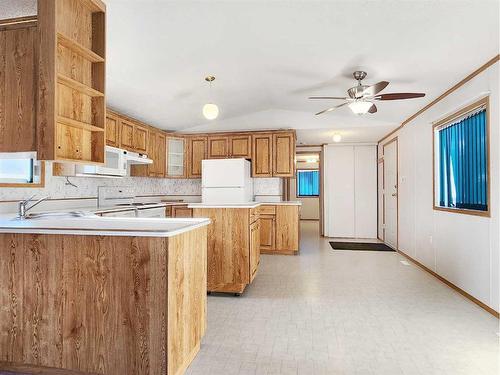 221 Mawdsley Crescent, Grande Cache, AB - Indoor Photo Showing Kitchen