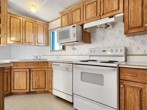 221 Mawdsley Crescent, Grande Cache, AB - Indoor Photo Showing Kitchen