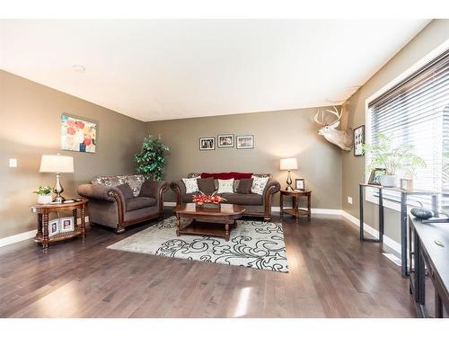 8730 72 Avenue, Grande Prairie, AB - Indoor Photo Showing Living Room