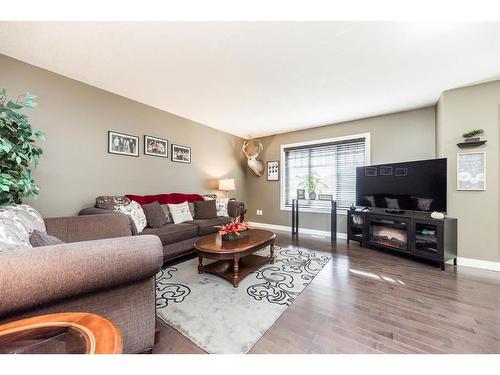 8730 72 Avenue, Grande Prairie, AB - Indoor Photo Showing Living Room