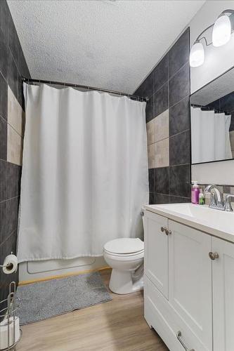 9614 77 Avenue, Grande Prairie, AB - Indoor Photo Showing Bathroom