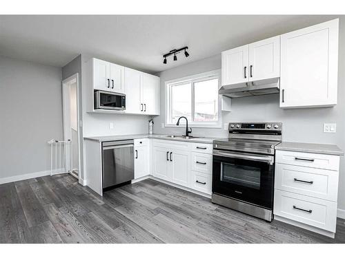 4901 51 Street, Valleyview, AB - Indoor Photo Showing Kitchen