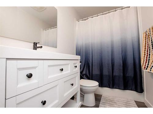 4901 51 Street, Valleyview, AB - Indoor Photo Showing Bathroom