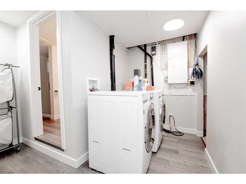 4901 51 Street, Valleyview, AB - Indoor Photo Showing Laundry Room