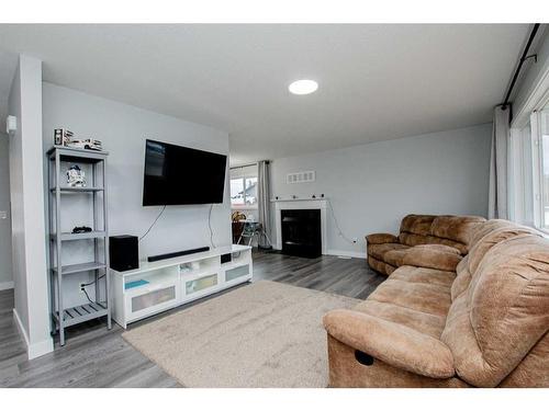 4901 51 Street, Valleyview, AB - Indoor Photo Showing Living Room