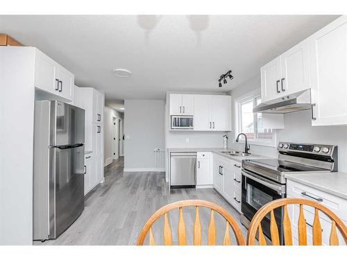 4901 51 Street, Valleyview, AB - Indoor Photo Showing Kitchen With Stainless Steel Kitchen With Double Sink