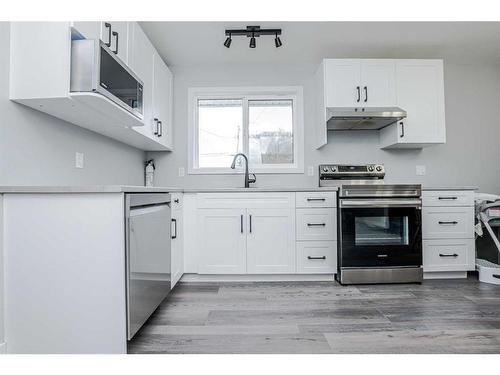 4901 51 Street, Valleyview, AB - Indoor Photo Showing Kitchen