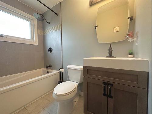 8126 95 Street, Peace River, AB - Indoor Photo Showing Bathroom